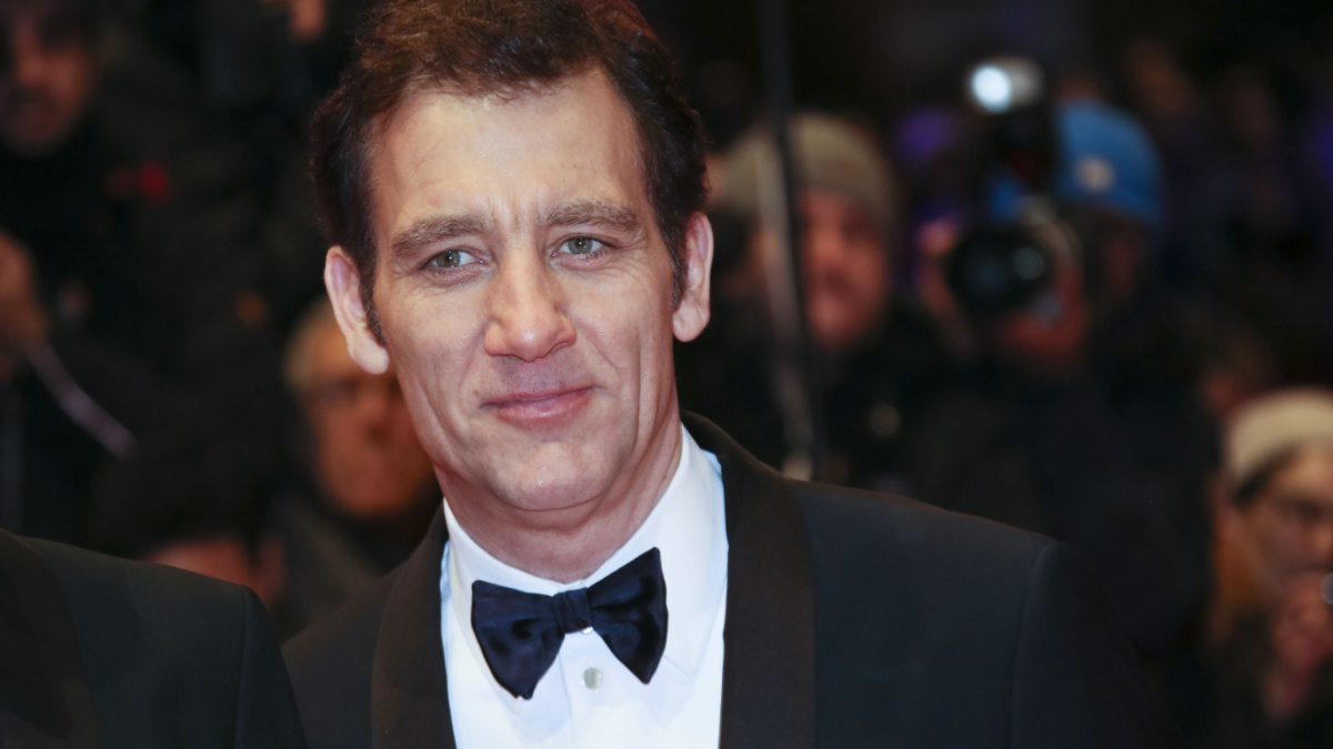 Clive Owen attends the closing ceremony of the 66th Berlinale International Film Festival on February 20, 2016 in Berlin, Germany.