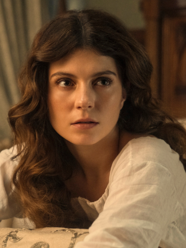 Description: Emily Bader (Lady Jane Grey).